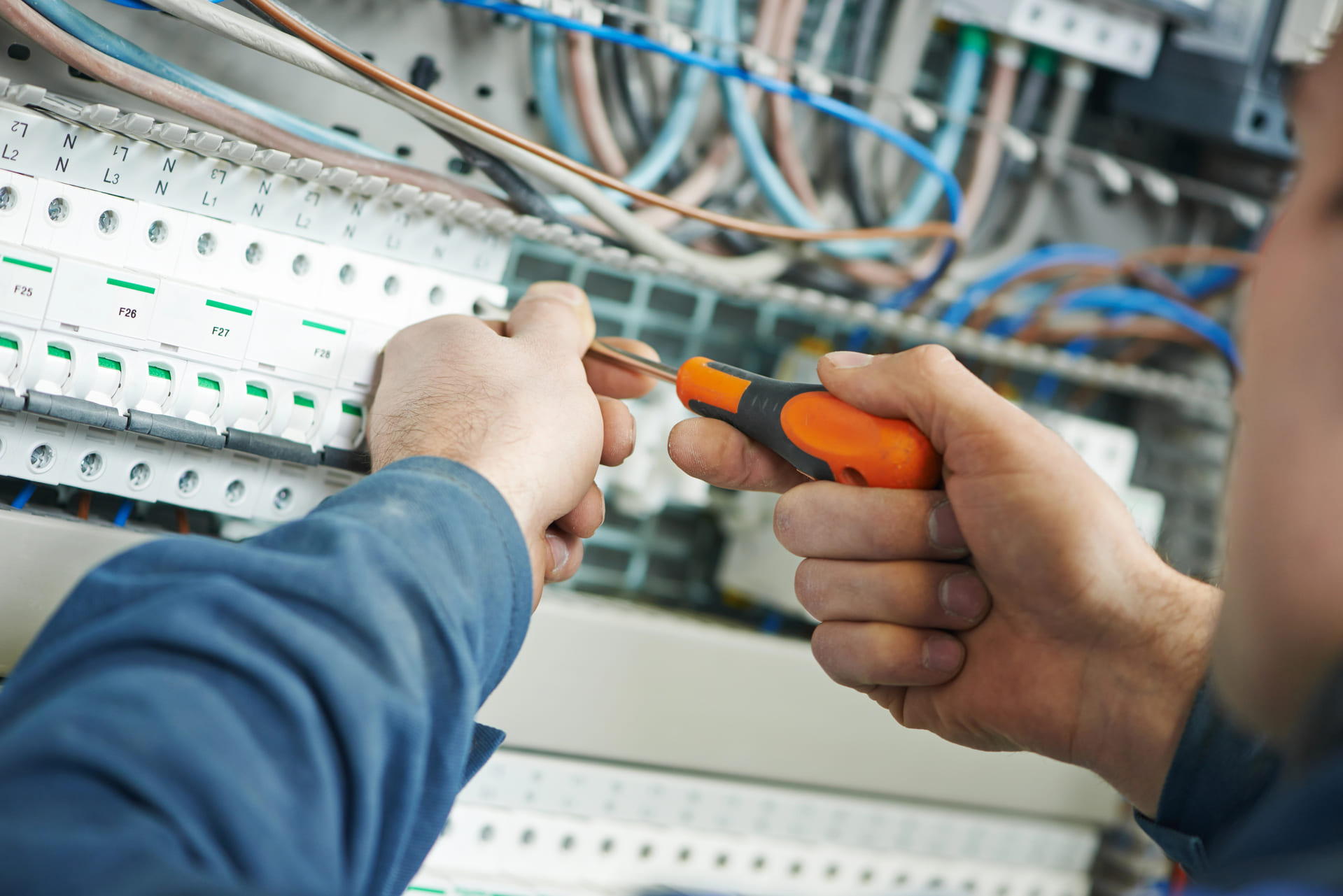 Instalaciones eléctricas para viviendas unifamiliares y edificios residenciales